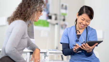 Aufnahme einer Patientin im Spital