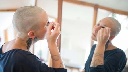 Femme dans le miroir
