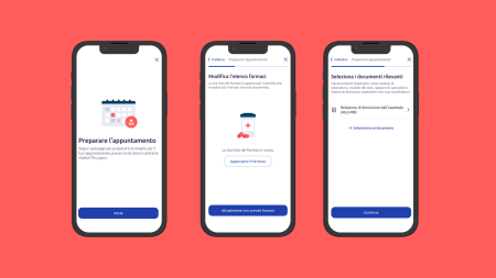 Tre schermate di smartphone su sfondo rosso mostrano un'applicazione medica italiana. Le schermate mostrano i passaggi per la preparazione di un appuntamento, la modifica di un elenco di farmaci e la selezione di documenti medici rilevanti.