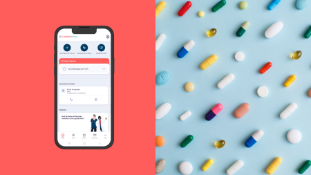 Un'immagine divisa: a sinistra, uno smartphone che visualizza l'interfaccia di un'applicazione medica su uno sfondo rosso; a destra, pillole e capsule colorate sparse su una superficie azzurra.