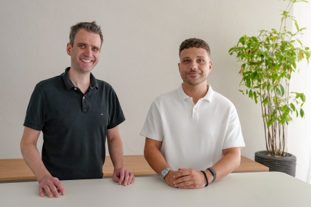 Stefan Eggimann (chef de produit, à gauche) et Filip Jovicic (spécialiste en marketing produit) Stefan Eggimann (chef de produit, à gauche) et Filip Jovicic (spécialiste en marketing produit)